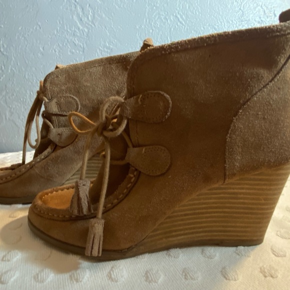 LUCKY BRAND Women's Suede Lace-Up Heeled Booties - Picture 12 of 16